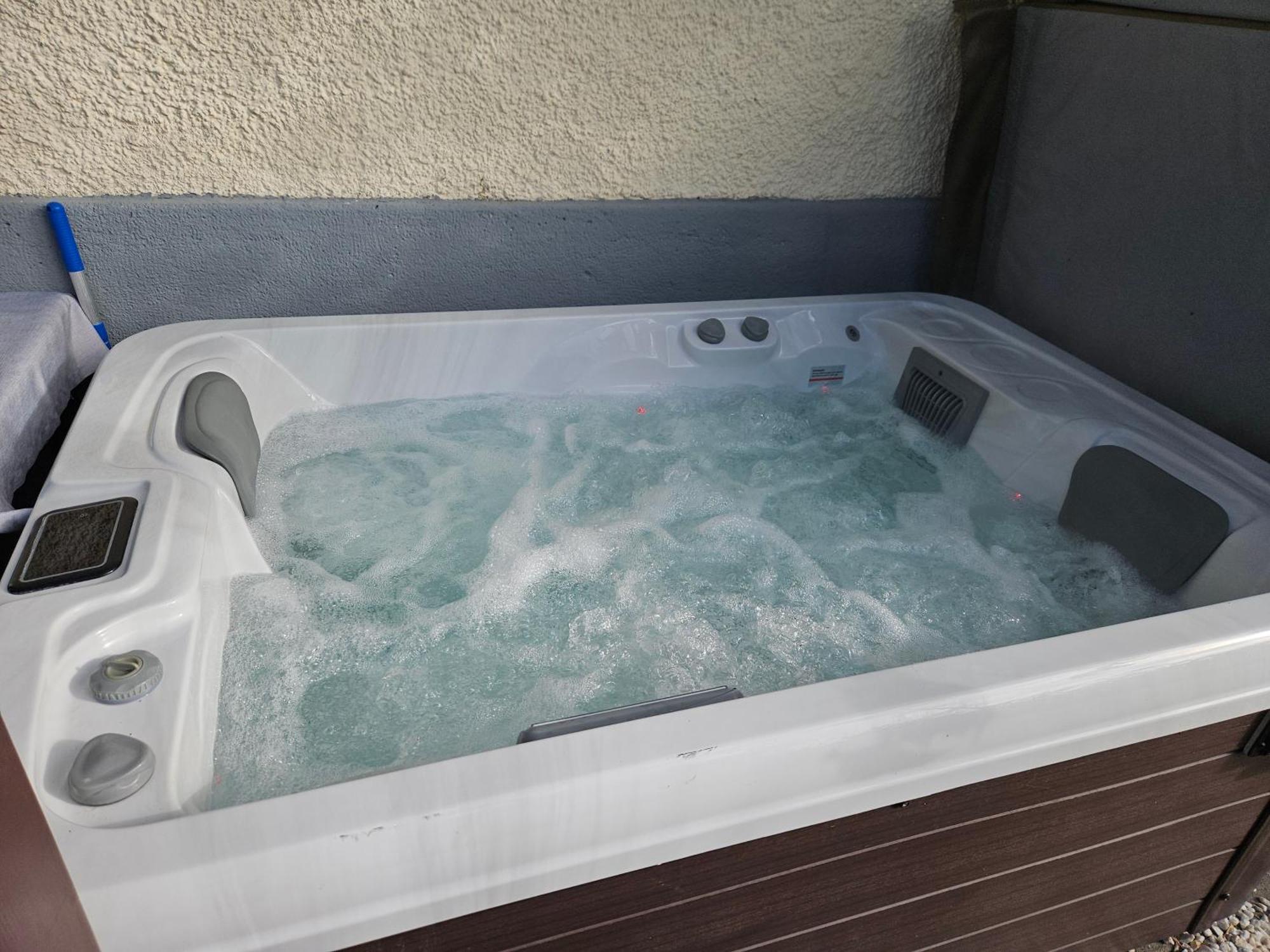 Premium Apartment Mit Privatem Whirlpool, Sauna, Garten Appartement *