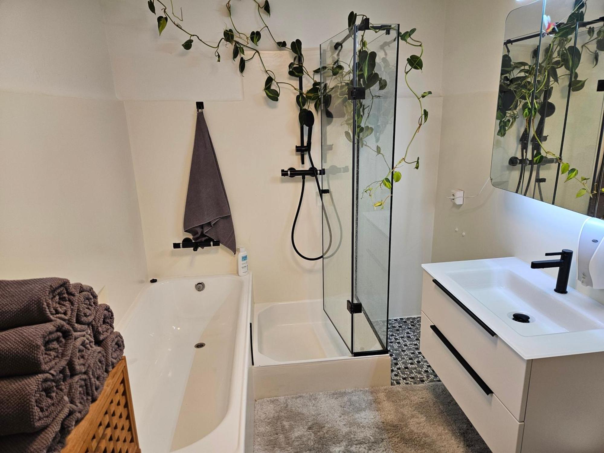 Premium Apartment Mit Privatem Whirlpool, Sauna, Garten *